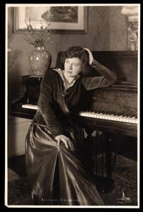 Kathleen MacDonell, ca 1914 (silvergelatintryck)